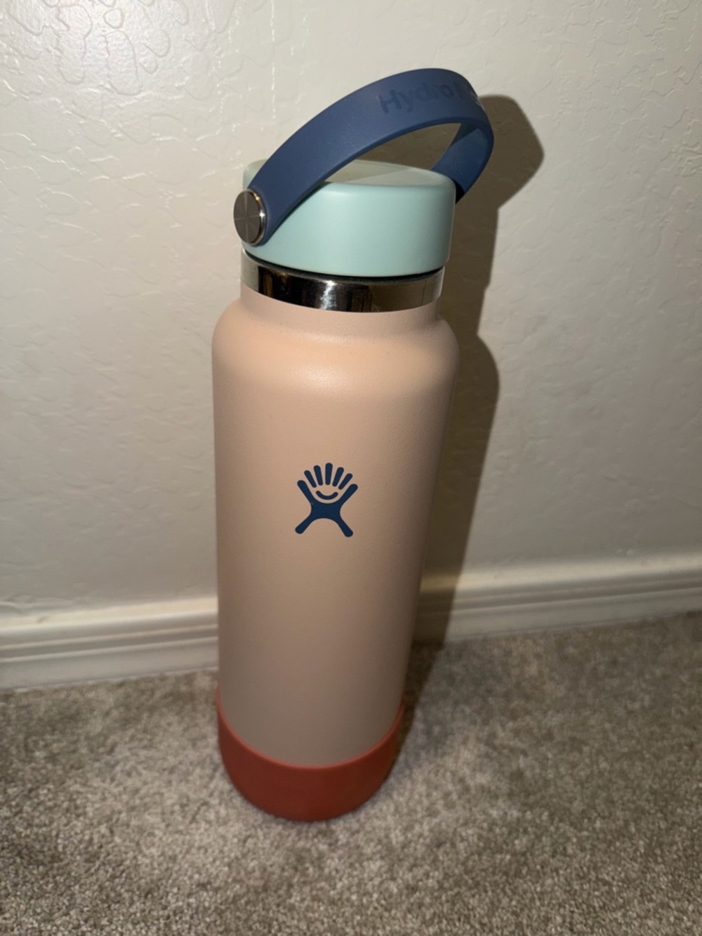Hydro Flask limited edition Tan Bottle w/Wide Mouth Blue flex cap/bottle boot🪬